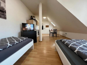 Möblierte Wohnung mit ruhiger Terrasse in bester Lage für Feriengäste und beruflich Reisende AW12A-V
